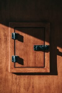 Soft-Close Hinges: Is the Upgrade Worth It, or Just Marketing? 1 Soft-close hinges