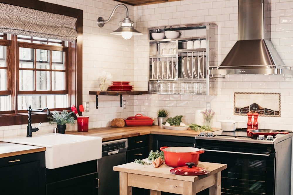 L-Shape vs U-Shape Kitchen: Which is Best for Your Home? 3 L-Shaped Kitchen Design